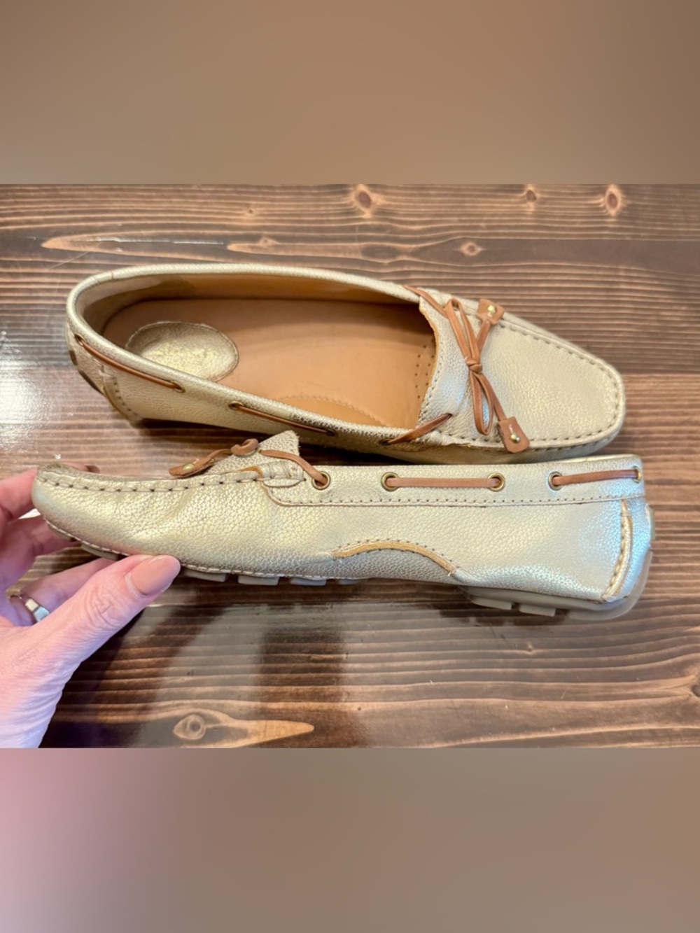 Clarks Artisan Dunbar Gold Metallic Leather Driving Moccasins Size 7 - Picture 5 of 8